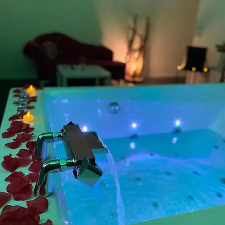 Jacuzzi Privatif Tugy Apartment Goussainville (Val-d'Oise)
